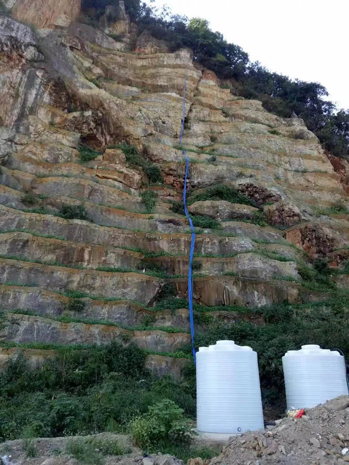 彭澤鏡子山V型槽綠化1 彭澤鏡子山V型槽綠化1